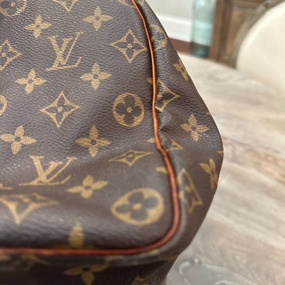 Authentic LOUIS VUITTON Monogram Speedy 40 with Lock (no key) - Picture 2 of 10